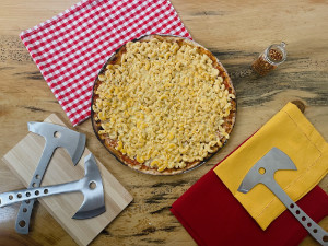 Club de Hachas - Pizza de Queso con Mac & Cheese